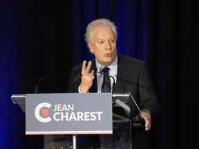 Jean Charest prend part au débat à la direction du Parti conservateur du Canada en français à Laval, au Québec, le mercredi 25 mai 2022.