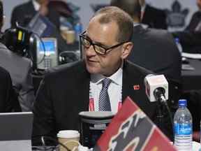 Le directeur général des Flames de Calgary, Brad Treliving, assiste au repêchage de la LNH 2022 au Centre Bell le 08 juillet 2022 à Montréal, Québec.