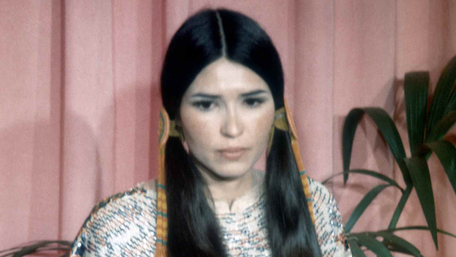 Pourquoi l'Académie devait à Sacheen Littlefeather des excuses attendues depuis longtemps
