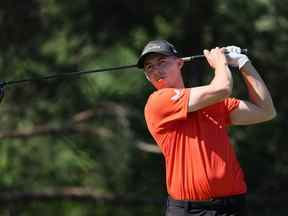 Matthew Fitzpatrick, d'Angleterre, joue son coup du deuxième tee lors du deuxième tour du tournoi commémoratif présenté par Workday au Muirfield Village Golf Club le 03 juin 2022 à Dublin, Ohio.