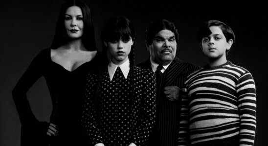 Premier regard fou et fou sur la famille Addams pour la série télévisée du mercredi de Tim Burton