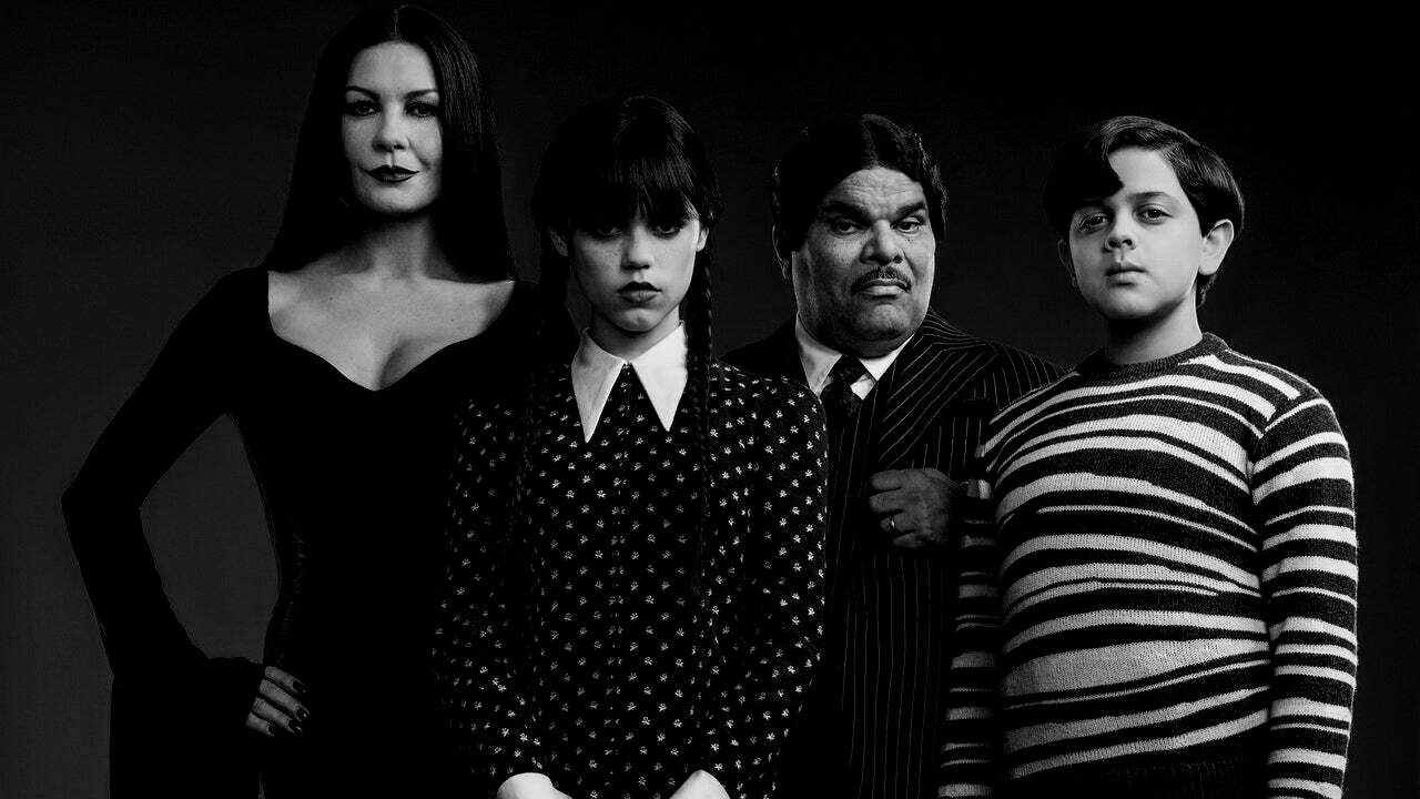 Premier regard fou et fou sur la famille Addams pour la série télévisée du mercredi de Tim Burton
