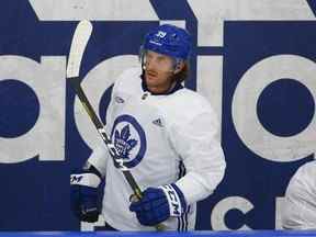 L'attaquant des Maple Leafs de Toronto Rich Clune (39 ans) sur la glace à leur centre d'entraînement à Etobicoke le mercredi 15 septembre 2021.