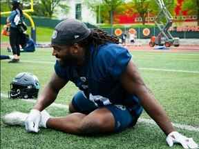 L'ailier défensif des Argonauts Robbie Smith, faisant quelques étirements à l'entraînement, obtiendra le départ contre les Tiger-Cats de Hamilton ce soir au BMO Field avec Ja'Gared Davis écarté par une blessure.