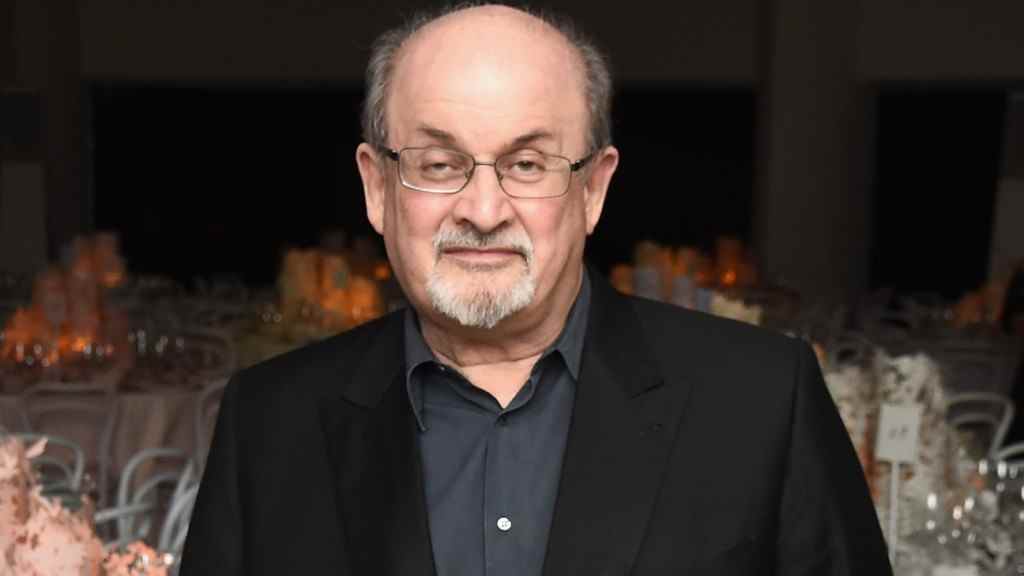 Salman Rushdie éteint le ventilateur et parle un jour après l'attaque, dit l'agent
