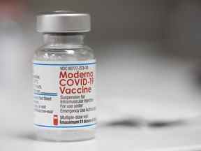 Les nouveaux vaccins ont été adaptés à la variante Omicron BA 1, mais depuis lors, de nouvelles versions d'Omicron sont apparues, y compris la variante désormais dominante BA.5.