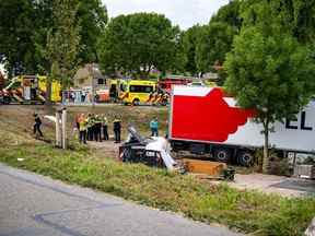 Au moins trois personnes ont été tuées par un camion qui a fait une sortie de route.