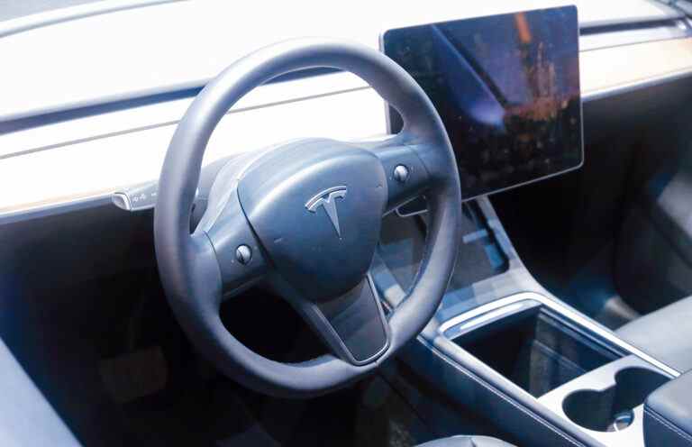 Tesla augmente le prix de son logiciel Full Self-Driving à 15 000 $