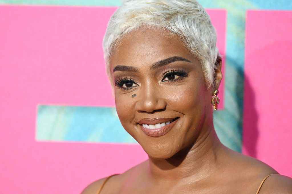 Tiffany Haddish a utilisé son chèque de paie de 80 000 $ « Girls Trip » pour payer sa maison, craignant « d'être à nouveau sans abri »
	
	
