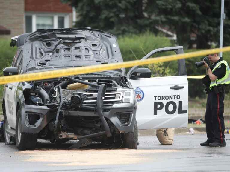 Un SUV K-9 volé de la police de Toronto s’écrase dans le parking d’une épicerie: les flics