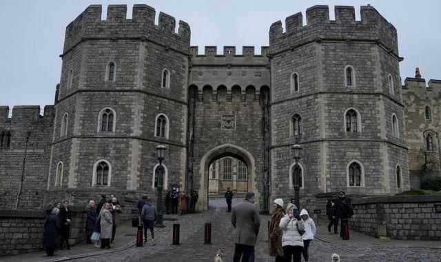 Un homme accusé d’avoir voulu blesser ou alarmer la reine le jour de Noël au château de Windsor