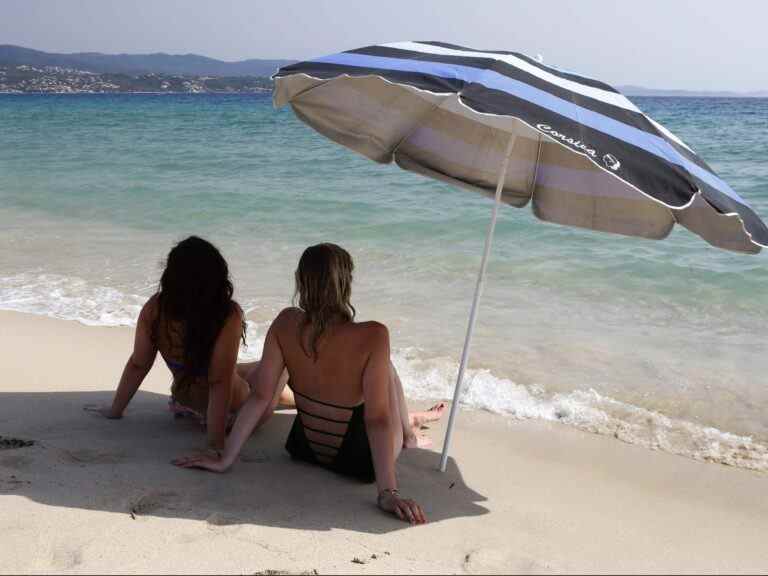 Un parapluie emporté par le vent tue une femme sur une plage de Caroline du Sud