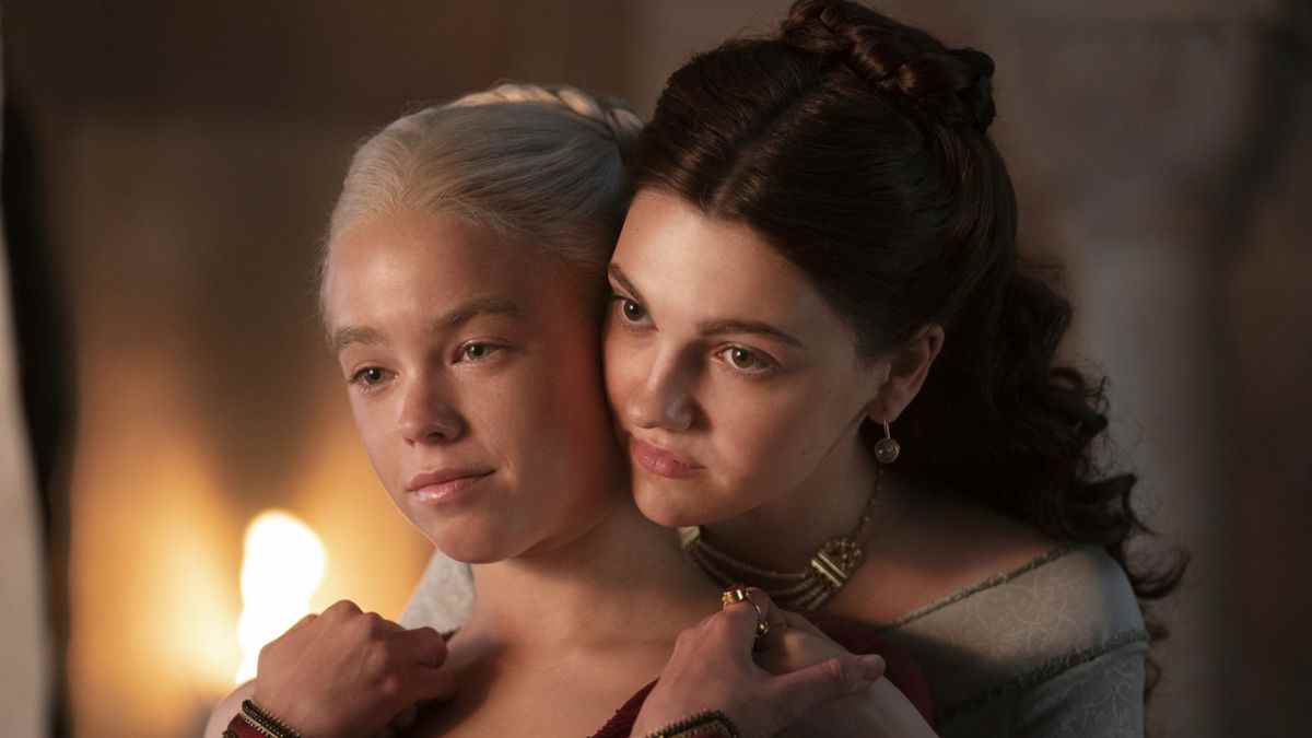 Young Rhaenyra Targaryen and Young Alicent Hightower in House of the Dragon.