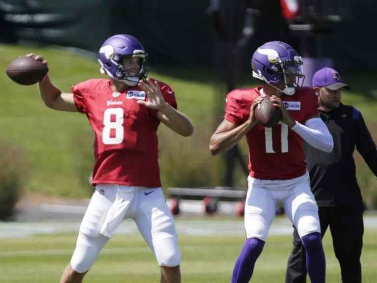 Vikings QB Kirk Cousins ​​a COVID-19, ne jouera pas le premier match de pré-saison