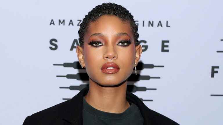 Willow Smith dit que "l'humanité n'est parfois pas acceptée" de la famille suite à la réaction à l'incident de Will Smith aux Oscars
