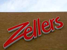 Une enseigne Zellers dans un magasin en Alberta en 2010.