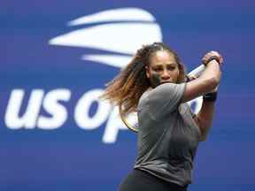 Serena Williams s'entraîne en vue de l'US Open 2022 au USTA Billie Jean King National Tennis Center dans le Queens, New York, le 28 août 2022.