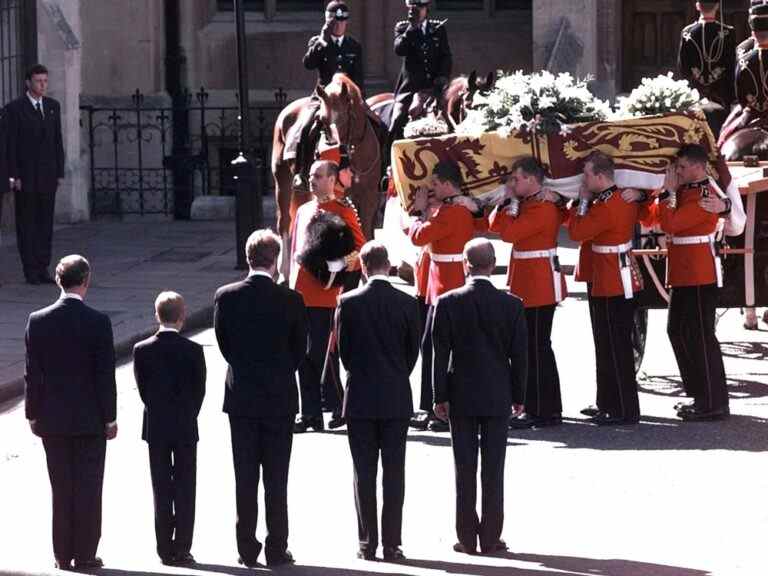 La mort de Diana a stupéfié le monde – et a changé la famille royale