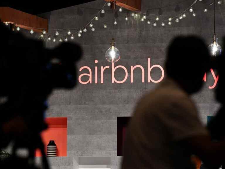 « Les frontières entre voyager et vivre s’estompent »: le PDG d’Airbnb parle de l’avenir du travail et plus encore