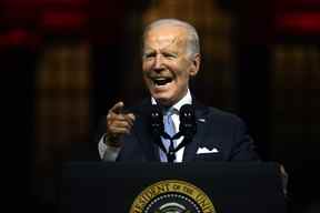 Le président américain Joe Biden parle de l'âme de la nation, à l'extérieur du parc historique national de l'indépendance à Philadelphie, en Pennsylvanie, le 1er septembre 2022. (Photo de Jim WATSON / AFP) (Photo de JIM WATSON/AFP via Getty Images)