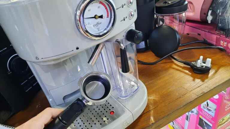 Cette cafetière d’inspiration rétro serait une bonne chose pour les étudiants