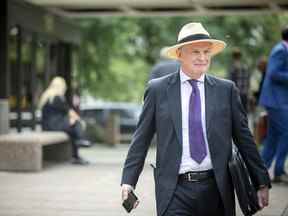 Patrick McDonald, propriétaire de l'ancienne église St. Brigid's, devant un palais de justice d'Ottawa après qu'une audience d'expulsion a été ajournée jusqu'au 19 septembre, le vendredi 2 septembre 2022.