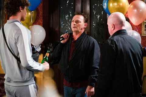 embargo 2100 06092022 freddie slater, billy mitchell et phil mitchell à eastenders