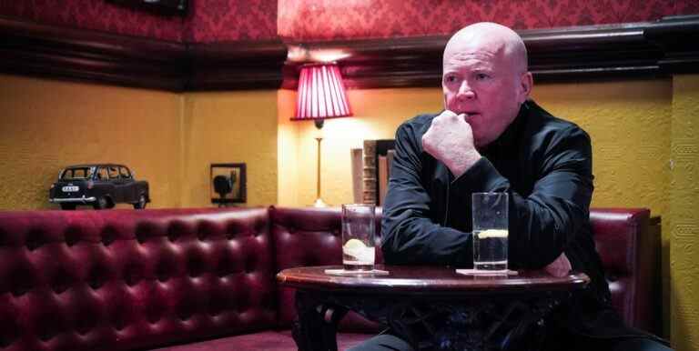 EastEnders révèle le prochain mouvement de Phil Mitchell dans le scénario de DCI Keeble

