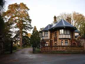 Une vue générale d'une entrée du domaine de Sandringham près de King's Avenue à King's Lynn, en Angleterre, est illustrée dans cette photo d'archive prise le 13 janvier 2020.