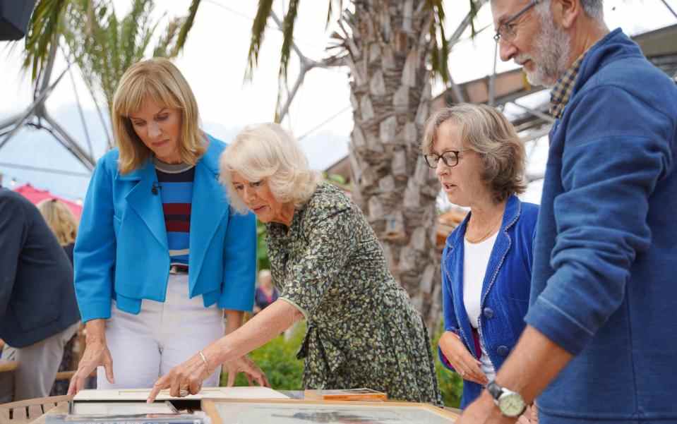 Fiona Bruce (à gauche) a déclaré que la duchesse avait été 