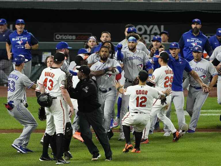 Les bancs sont dégagés à Baltimore alors que les Orioles reviennent aux Blue Jays