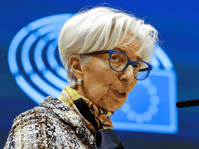 Christine Largarde est à la tête de la Banque centrale européenne.  La BCE, comme d'autres banques centrales, se bat pour empêcher l'inflation de s'enraciner avec des hausses de taux surdimensionnées.