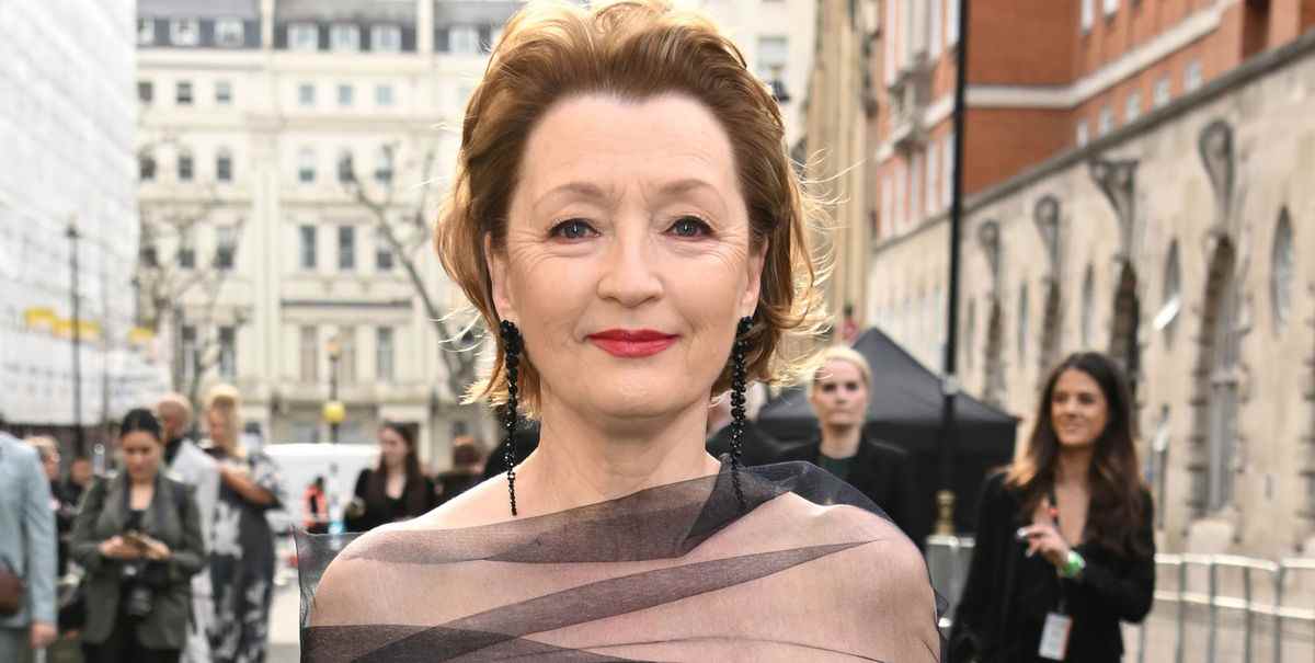 Lesley Manville de The Crown confirme que la saison 6 sera bientôt filmée

