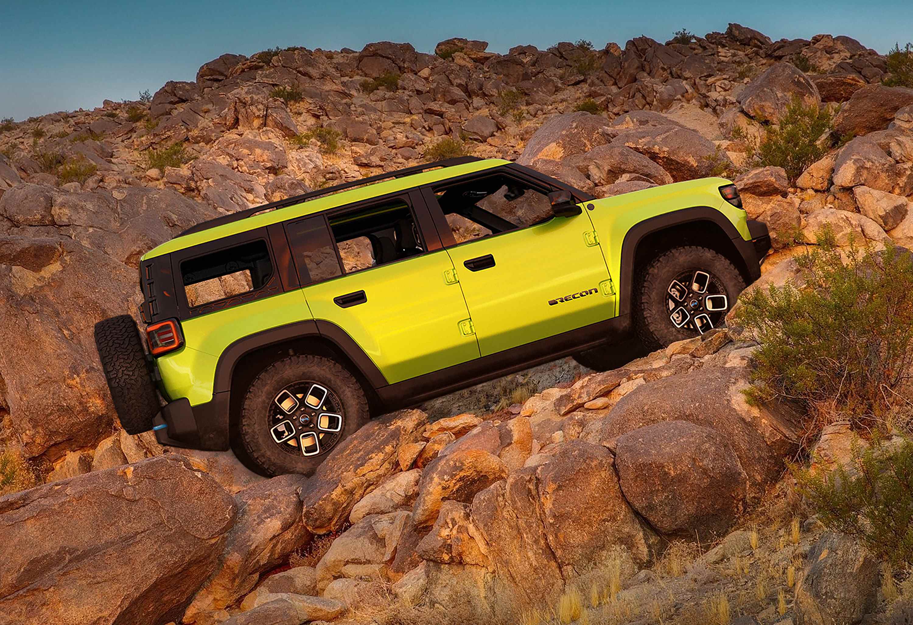 Jeep Recon jaune hors route