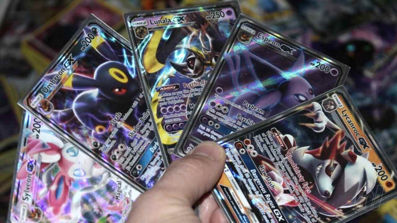 Aléatoire : un homme vole des cartes Pokémon, puis essaie bêtement de les revendre
