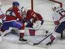 Cayden Primeau du Rocket contrecarre Sean Malone de Rochester tandis que Xavier Ouellet assiste à la troisième période du match no 2 de la finale de la division Nord de la LAH à la Place Bell lundi.