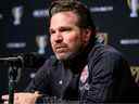 9 novembre 2019 ;  Seattle, Washington, États-Unis ;  L'entraîneur-chef du Toronto FC, Greg Vanney, prend la parole lors d'une conférence de presse au CenturyLink Field. 