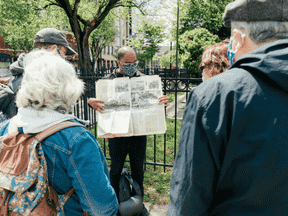 Un guide d'Attucks Adams traite de l'impact des soulèvements de 1968 près des rues Seventh et T NW.