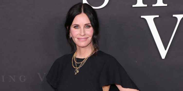 La star de Friends Courteney Cox répond aux critiques de Kanye West sur la sitcom à succès

