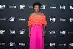 Viola Davis pose pour une photo sur le tapis rouge du film, The Woman King, au Roy Thomson Hall pendant la deuxième nuit du Festival international du film de Toronto, le vendredi 9 septembre 2022.  