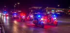 Une procession de motos de police après qu'un policier de Toronto a été tué par balle à Mississauga le lundi 12 septembre 2022. Ernest Doroszuk/Toronto Sun