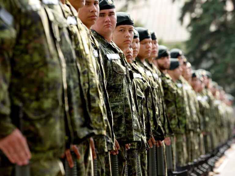 L’armée canadienne révisera son processus de recrutement, selon un général