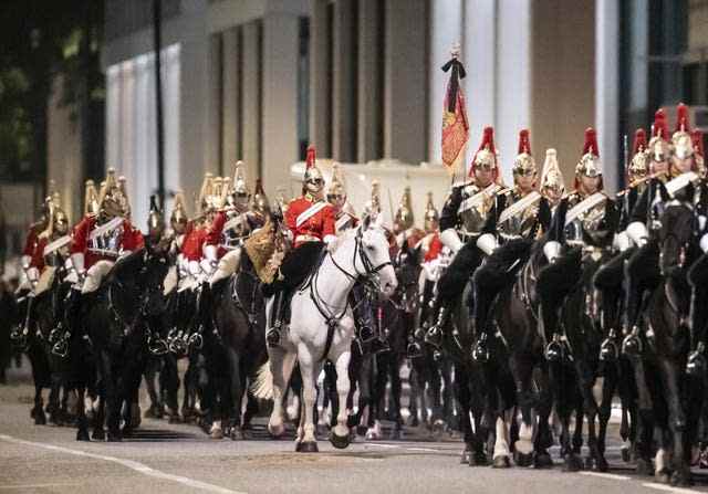 Plusieurs membres de la Household Cavalry à cheval ont participé aux répétitions