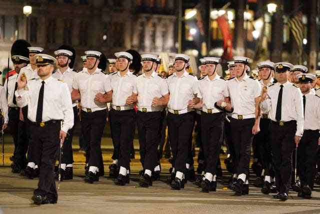 Des militaires participent à une répétition matinale pour les funérailles de la reine