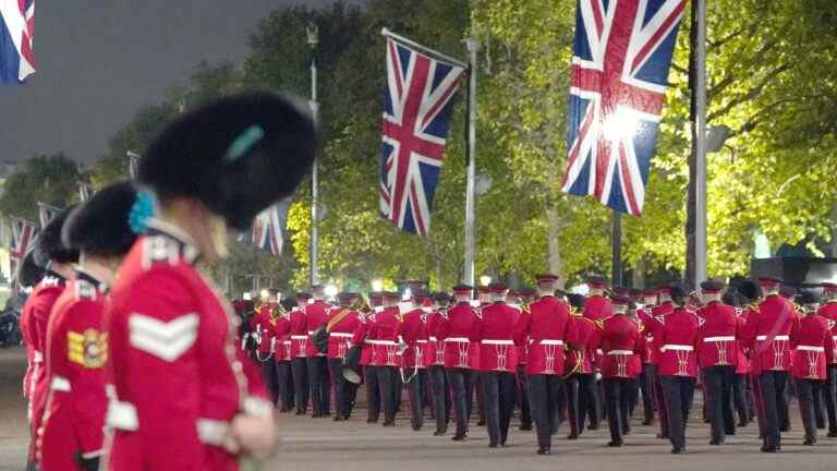 En images : cortège de répétition militaire avant les funérailles d’État de Queen’s