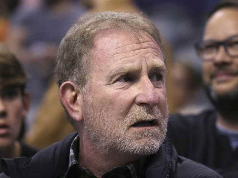 Le propriétaire des Suns, Robert Sarver, suspendu 1 an et condamné à une amende de 10 millions de dollars après une enquête