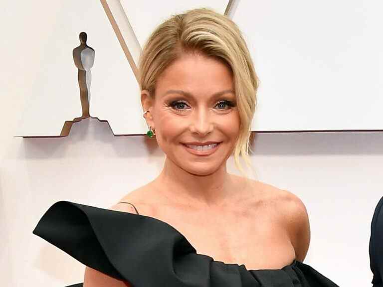 Kelly Ripa se souvient de s’être évanouie lors d’une relation sexuelle à cause de kystes ovariens