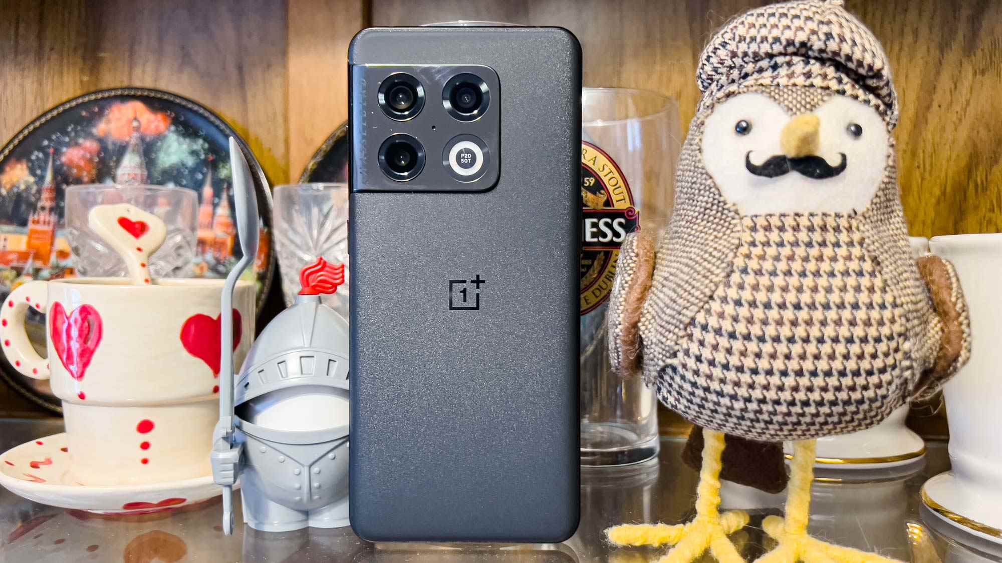 OnePlus 10 Pro sur étagère