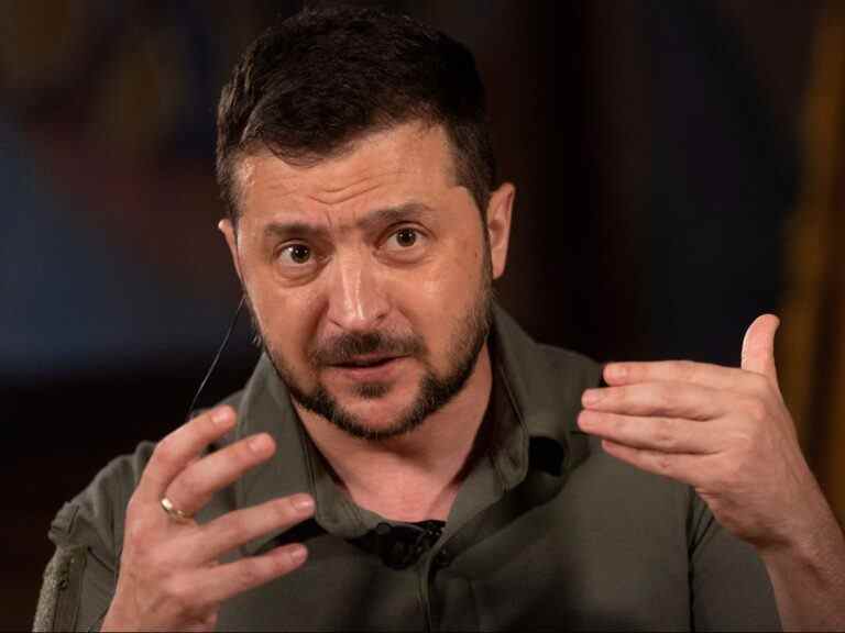 Zelenskyy ne promet pas d' »accalmie » dans la reprise des villes ukrainiennes