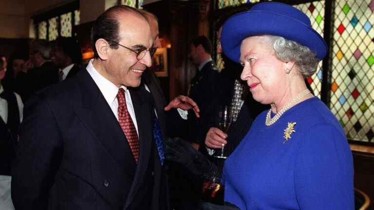 David Suchet se souvient avoir pensé que l’invitation d’anniversaire à déjeuner avec Queen était « un canular »